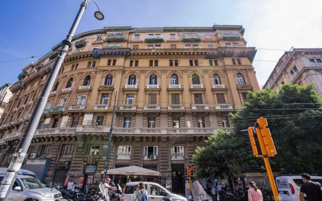 Grey Diamond in Naples