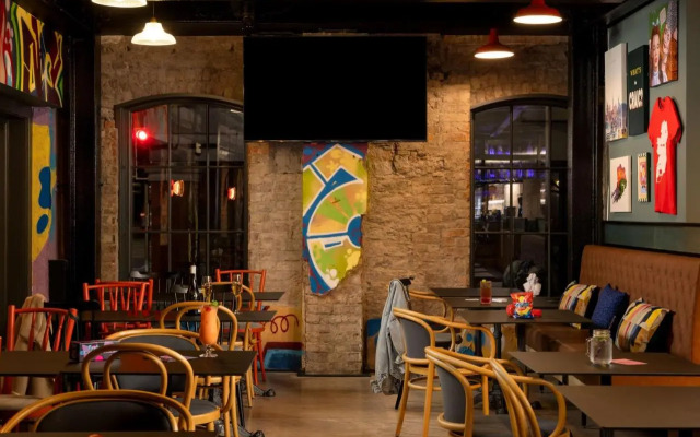 Moxy Cork