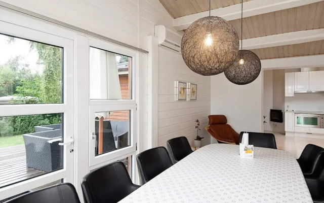 10 Person Holiday Home in Juelsminde-by Traum
