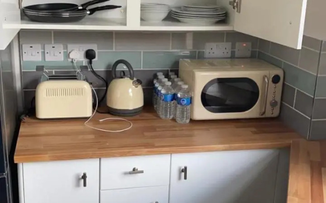 Newly refurbished flat in camberwell, london