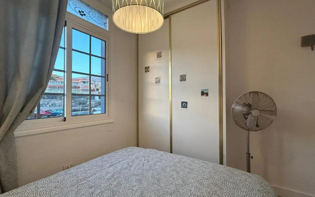 Hübsche Ferienwohnung mit 2 Schlafzimmern, Pool und WLAN, Strandnähe