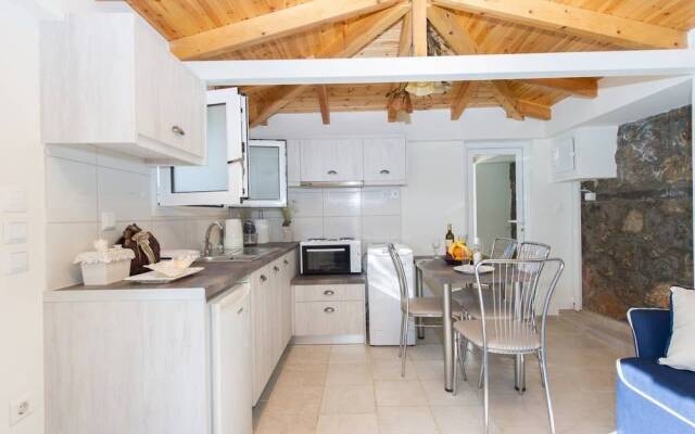 New Hope, studio with pool near the beach