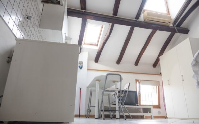 Nice and Cozy Quiet Apartment Right in the Center