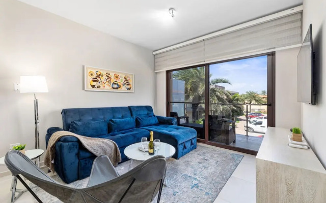 NEW Modern 1BR 1BA Gold Coast Pool GYM Tennis