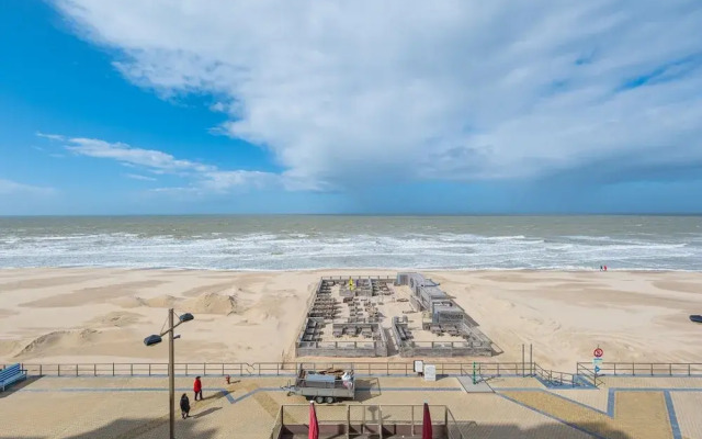 Appealing Apartment With Sea-view