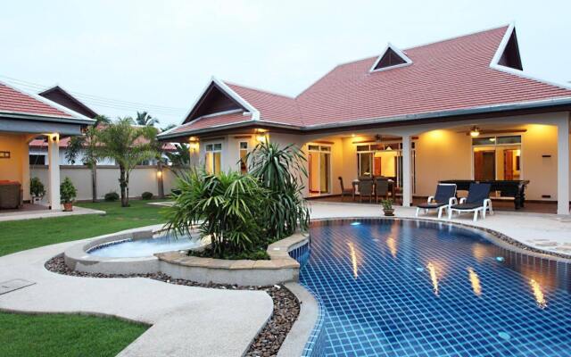 The Chase and Foxlea Executive Villas