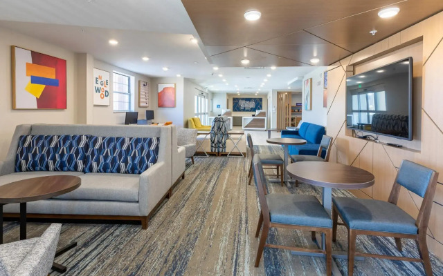 Holiday Inn Express & Suites Englewood Denver South by IHG