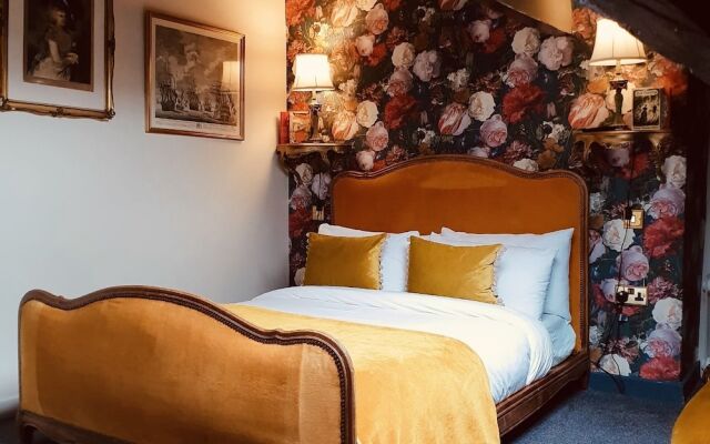 Gin Lounge Rooms