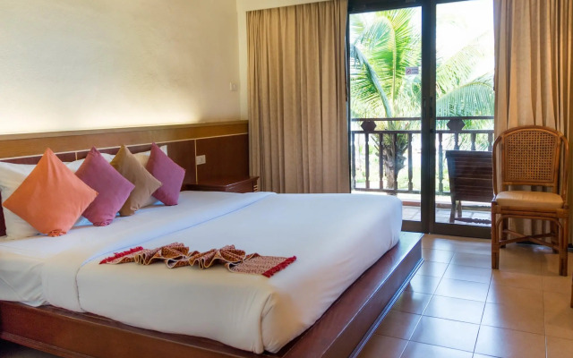 Lanta Casuarina Beach Resort