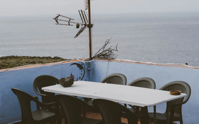 Blue Canary Hostel - Adults Only