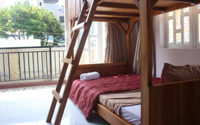 Tree House Hostel