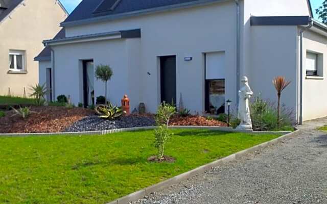 6bis Rue de la Boussaquiere St Broladre (Adults Only)