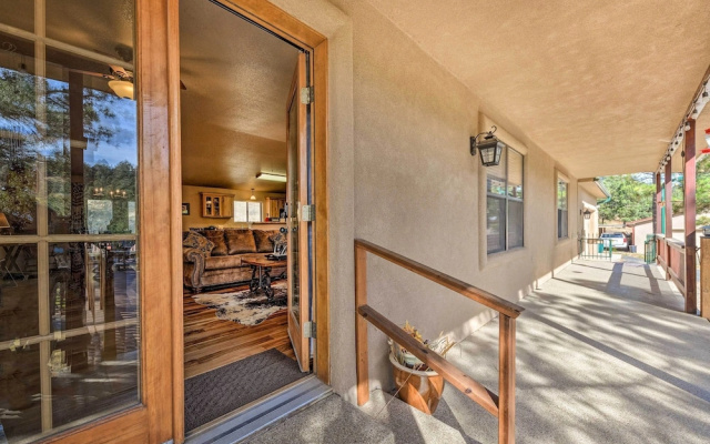 Charming Ruidoso Home w/ Deck & Lovely Views!
