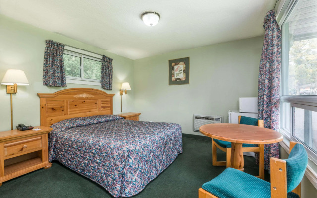 Knights Inn Bracebridge