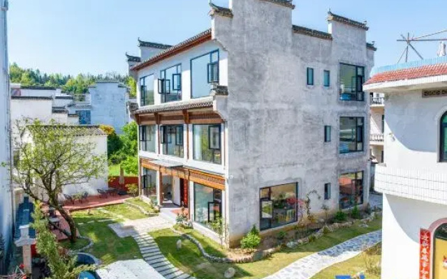 Hongcun Neighborhood · Smart Holiday Courtyard Homestay