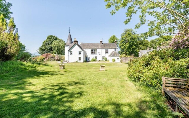 Charming 7-bed Estate House Near Gleneagles