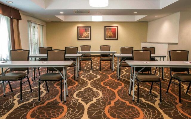 Comfort Suites Hanes Mall