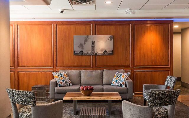 Ottawa Embassy Hotel