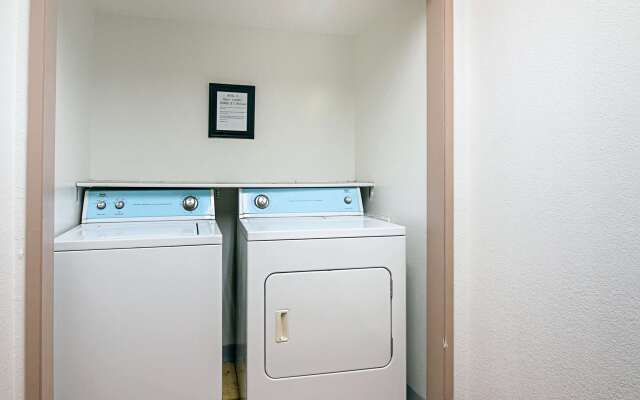 Motel 6 Sycamore, IL