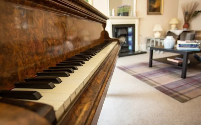 3 Bed Luxury West end Apt - Sleeps 6!