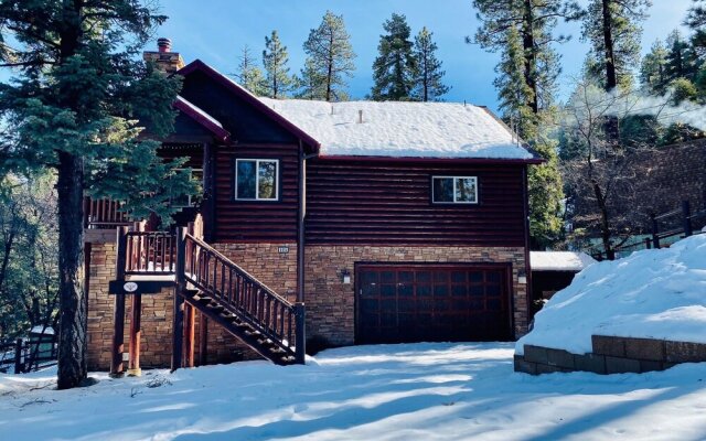 Bearfoot Bungalow - Premium And Spacious Home Close To The National Forest And The Village. 4 Bedroom Home