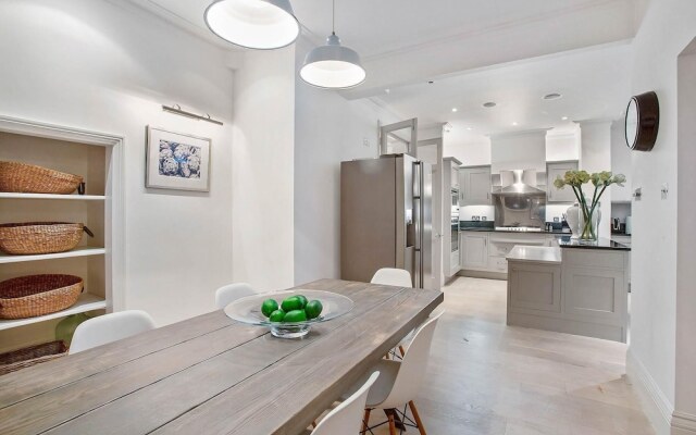 White House Mews Property