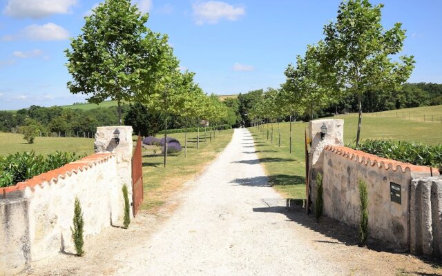 Rustic Castle in Bon-Encontre with Terrace