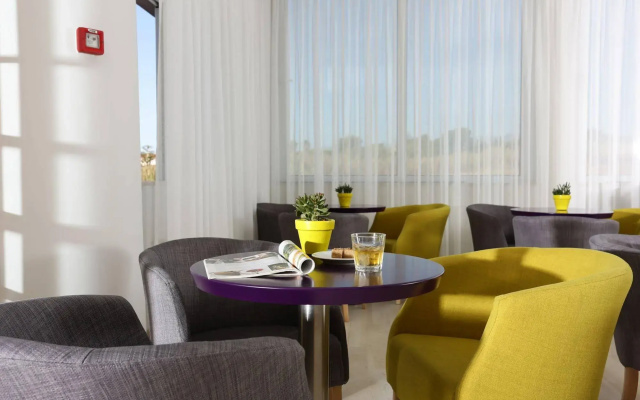 Artina Hotel