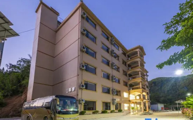 Guicun River Hotel