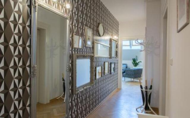 Luxury Apartment Maiselova