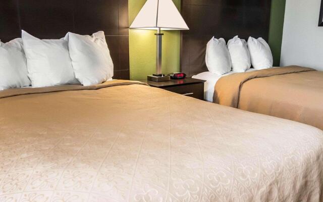 Quality Inn Chesterton near Indiana Dunes National Park I-94