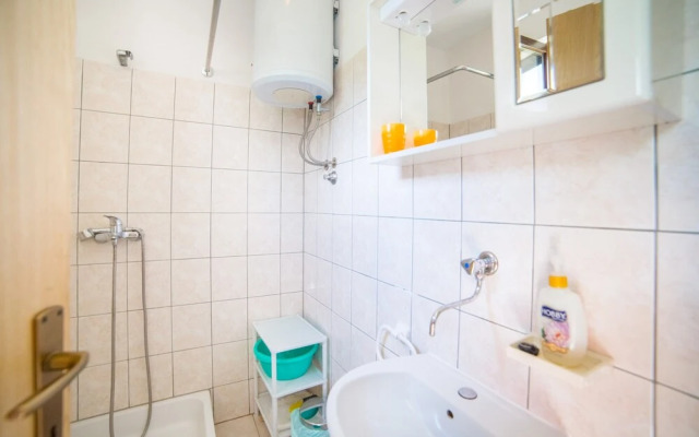 Apartments Bratus