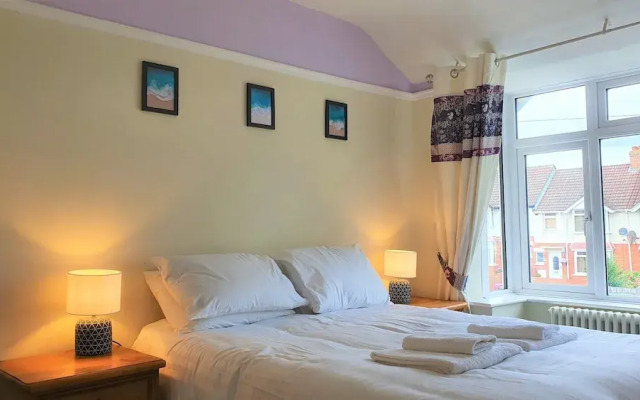 Large 5 Bedroom House Terrace Parking