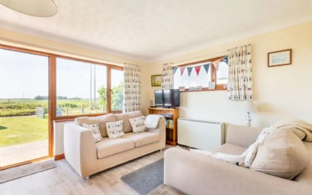 Host Stay Breezy Bungalow