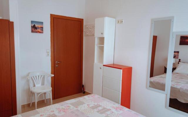 Sun Βy Τhe Sea 100m from the beach