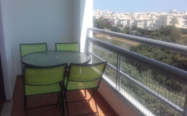Roomy 1-bed Apartment in Albufeira Center