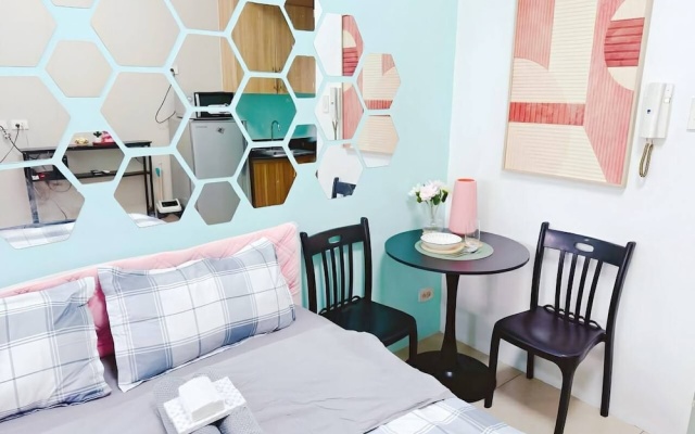 Budget Staycation MOA WiFi Smart TV
