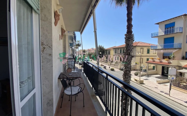 Central Area Close to the Beach-rif Franco