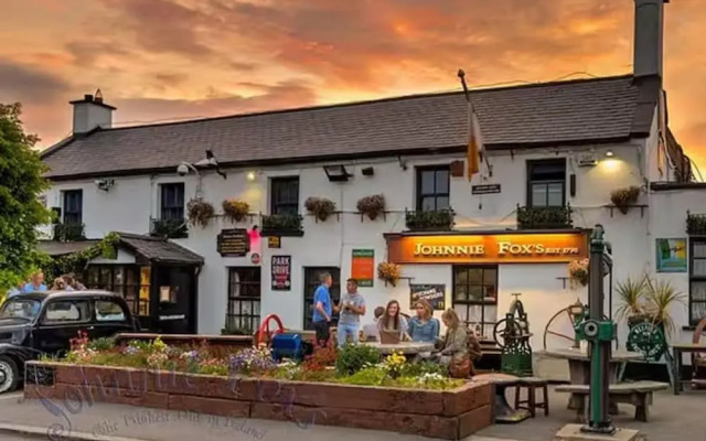 Charming 6-bed Escape- Balconies & Panoramic Views