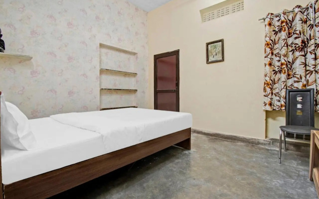 OYO Flagship 70280 Hotel Raj Baag