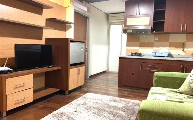 OYO 93585 Apartemen Cibubur Village By Raja Property