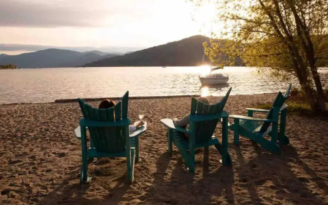 Top Floor on Okanagan Lake with AC & Heated Pool