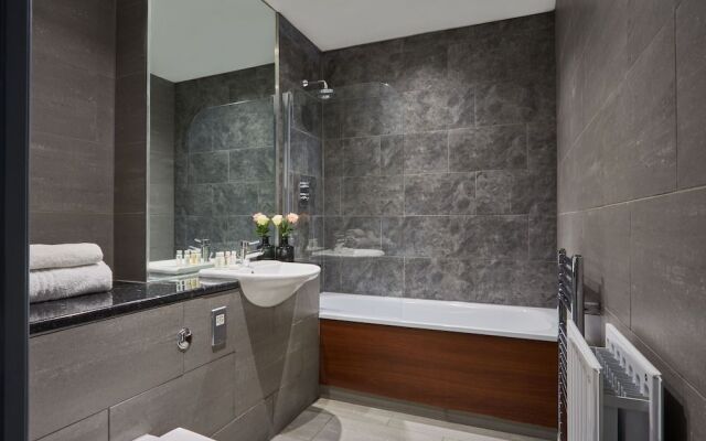 Reading Central Serviced Apartment by Viridian Apartments