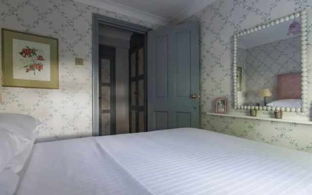 Westbourne Park Road Xvii by Onefinestay