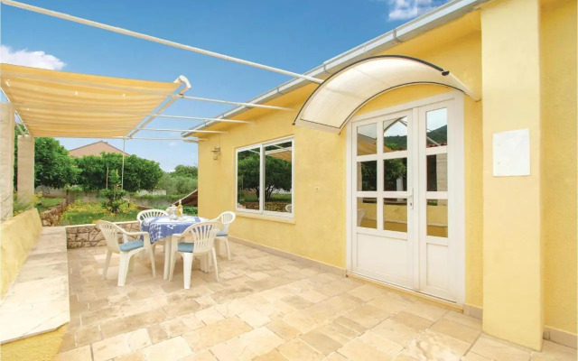 Two-Bedroom Apartment in Racisce