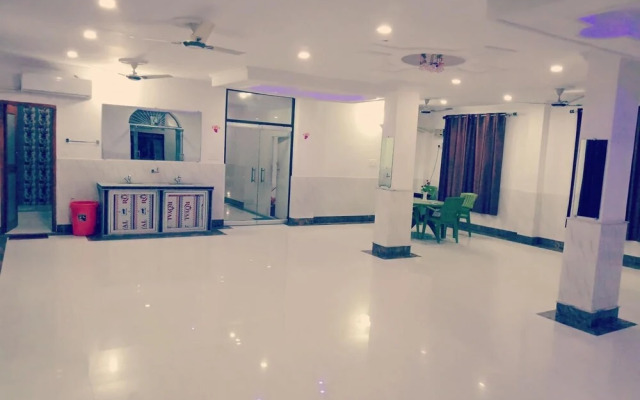 Hotel Anand Lok