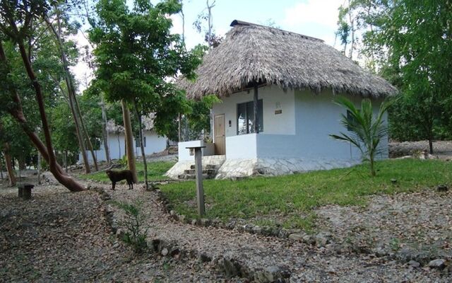 Maya Zacpetén Jungle Lodge