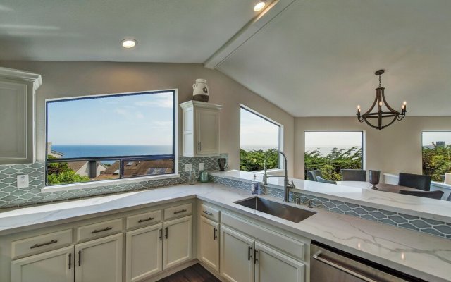 Stunning Ocean-view W/ Private Hot Tub 3 Bedroom Home