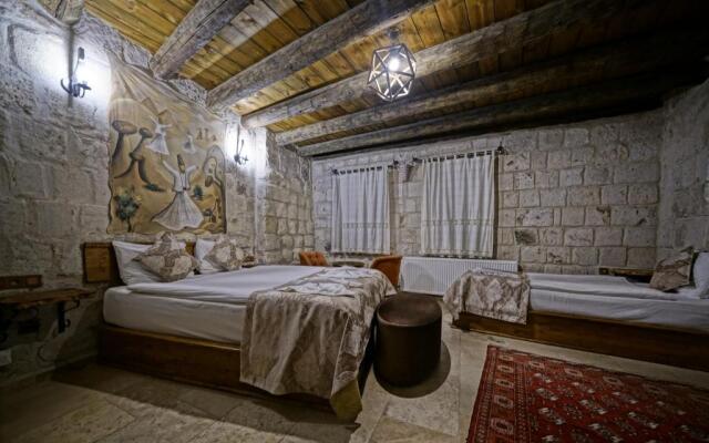 Risus Cave Suites