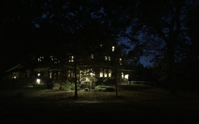 JARVIS Edgewater Park & Beach Villa-Hotel